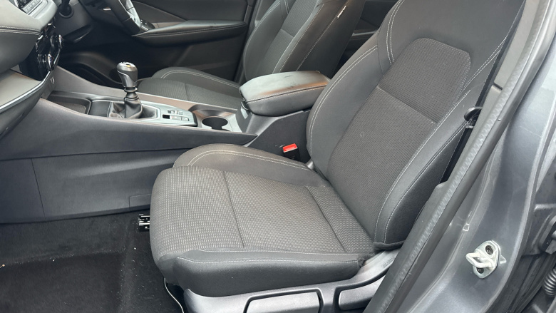 Nissan Qashqai 1.3 DiG-T MH Acenta Premium 5dr Petrol Hatchback